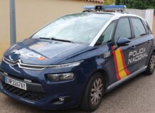 La Policía Nacional investiga una agresión sexual a una joven de 18 años en el acceso al aparcamiento de la Marina de València Coche de la Policía Nacional en una calle de Valencia