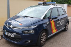 Coche de la Policía Nacional en una calle de Valencia