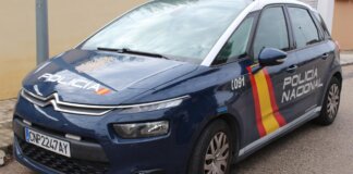 Coche de la Policía Nacional en una calle de Valencia