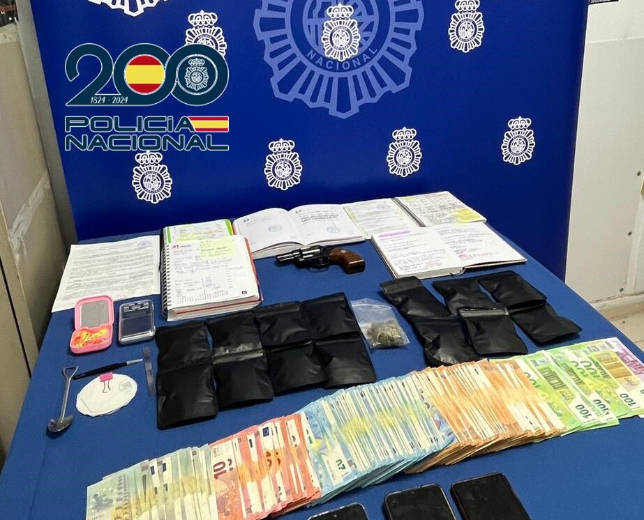 Material incautado durante la detención de un grupo criminal por explotación sexual
