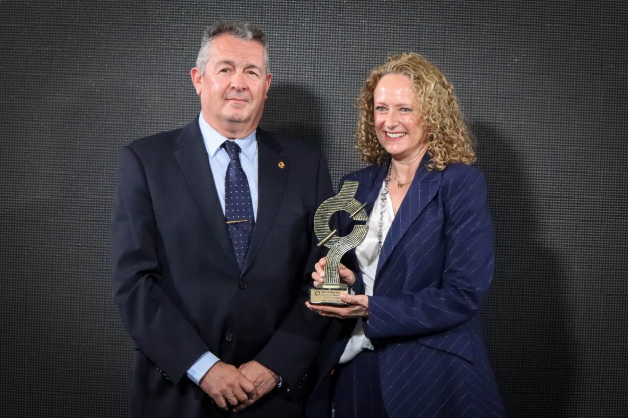 Entrega del Premio Sapiens al proyecto Torrent Conecta por su innovación en administración local.