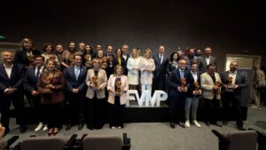 Celebración de los Premios Bon Govern de la FVMP con galardonados.