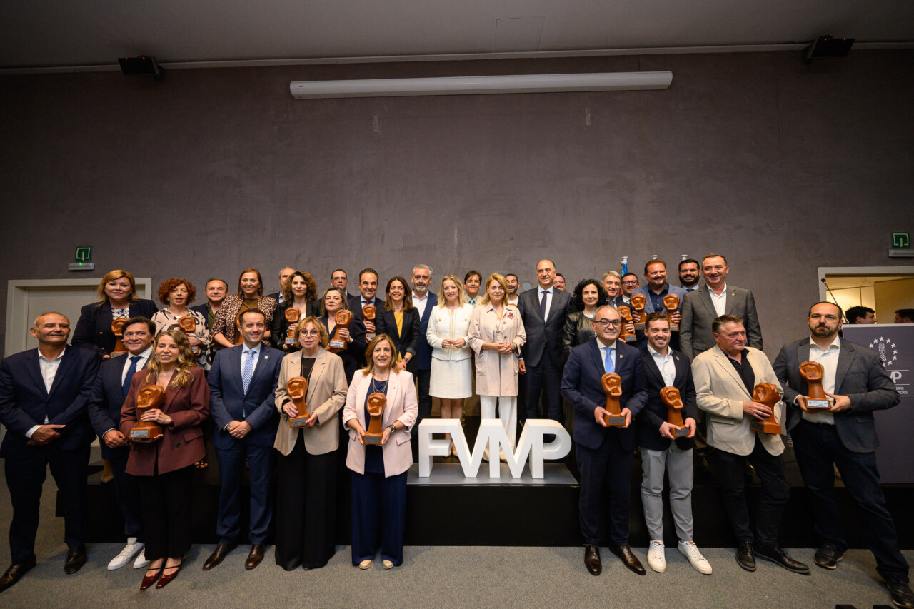 Celebración de los Premis Bon Govern de la FVMP con varios galardonados.
