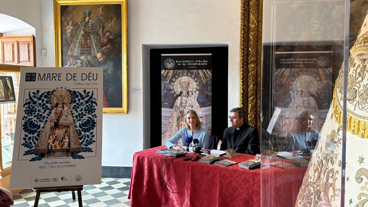 Presentación del cartel de la festividad de la Virgen de los Desamparados en Valencia