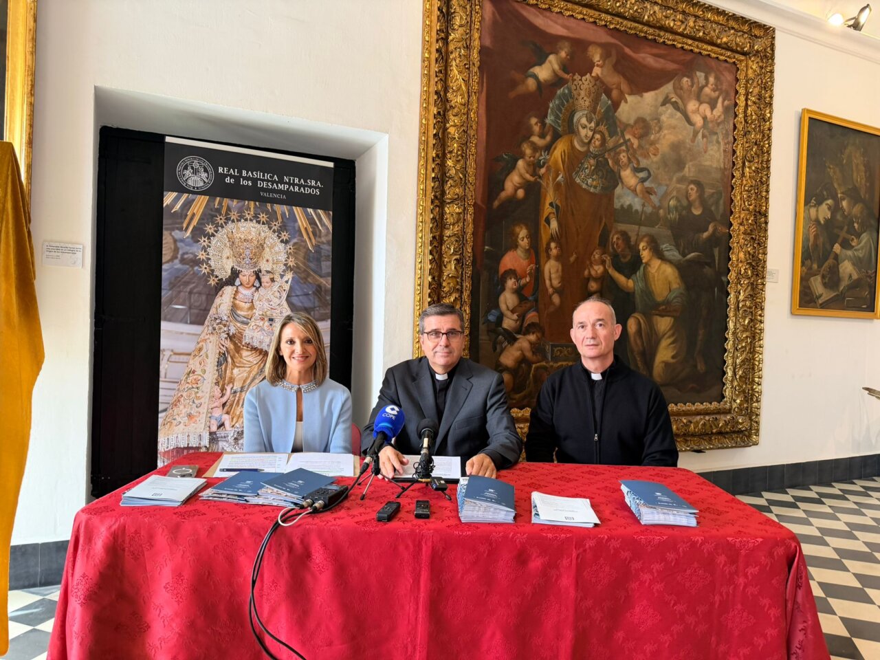 Presentación del cartel de la Virgen de los Desamparados en Valencia