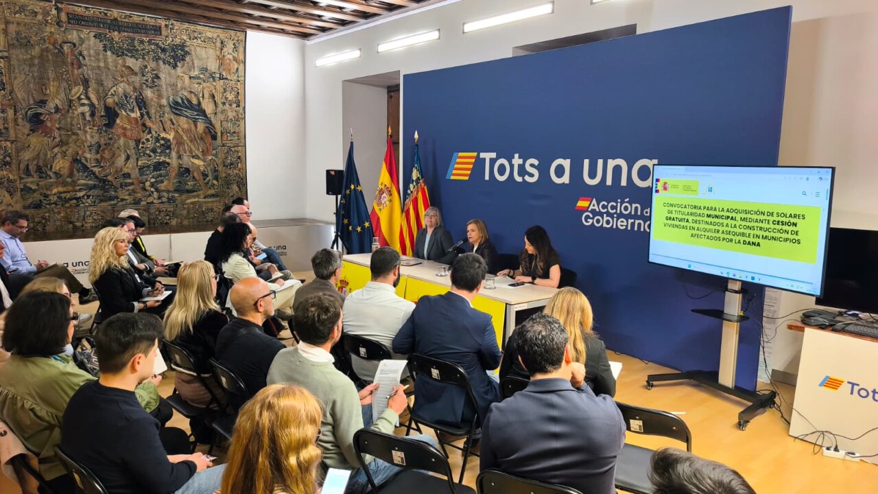 Reunión para discutir la cesión de suelo municipal en Torrent.
