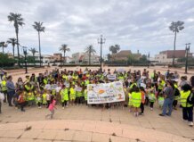 Familias y alumnado del CEIP Els Germanells se concentran para exigir un calendario de obras.