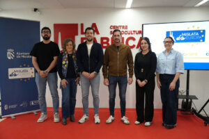 Grupo de personas en evento sobre proyectos europeos en Mislata