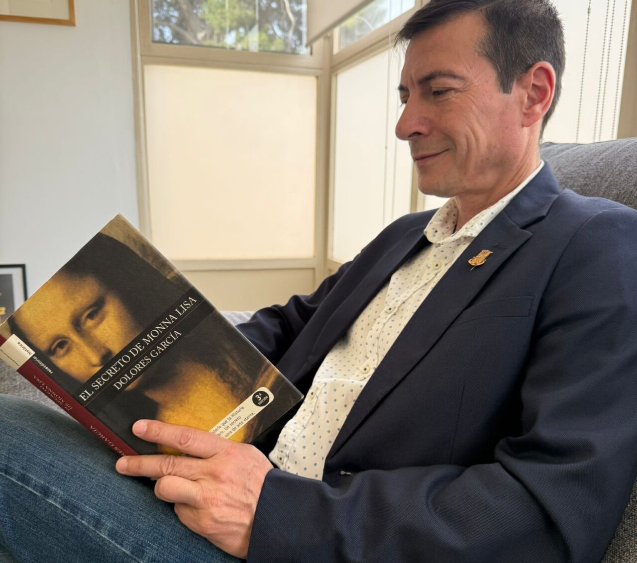 Rafa García comparte su lectura en el Día del Libro. un libro titulado El secreto de Mona Lisa