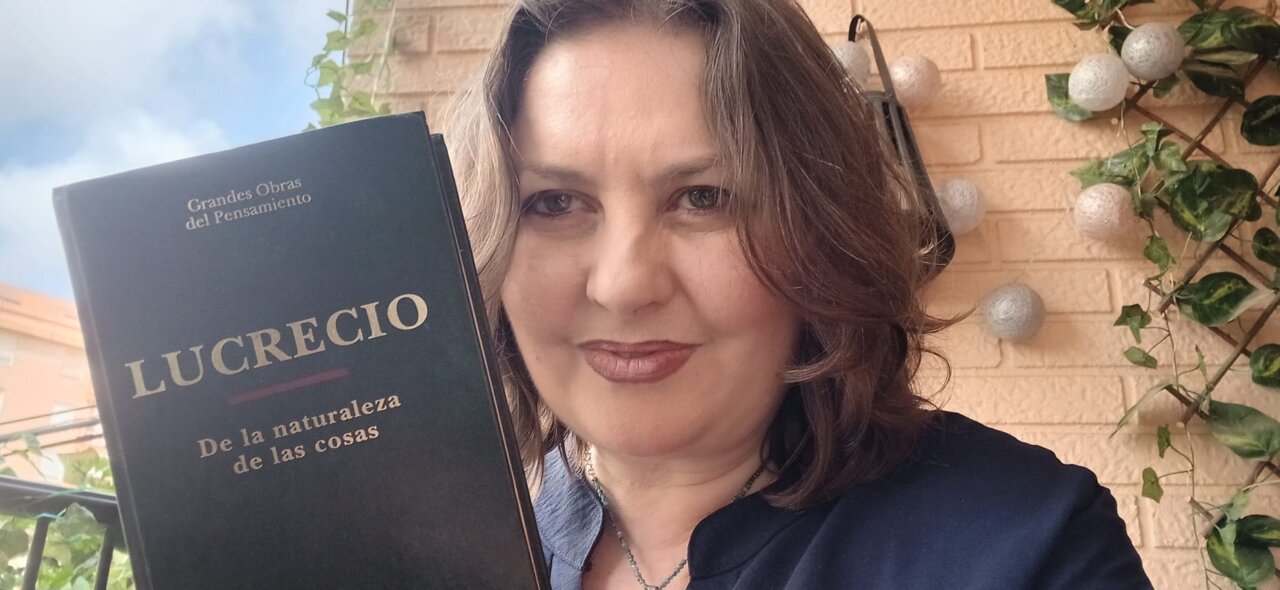 La escritora Aurora Luna Personalidades de l'Horta comparten sus lecturas favoritas para el Día del Libro.