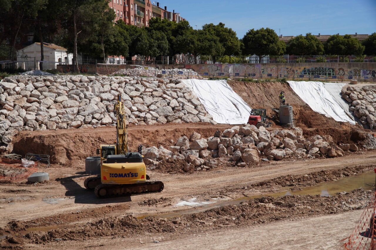 Obras de reconstrucción en el barranco del Poyo en Paiporta