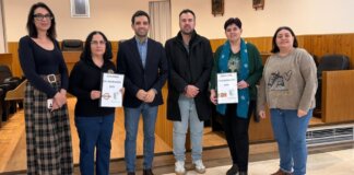 Acto de firma de convenios de colaboración en Paterna con representantes comerciales