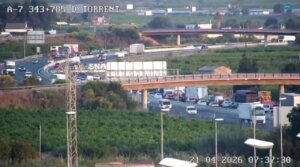 Vista de tráfico lento en la A-7 a la altura de Torrent por un accidente
