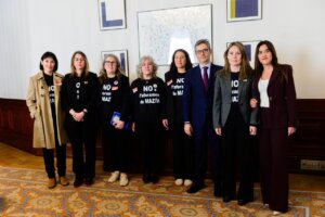 Las asociaciones de víctimas de la DANA se reúnen con el ministro Félix Bolaños para discutir sus demandas.