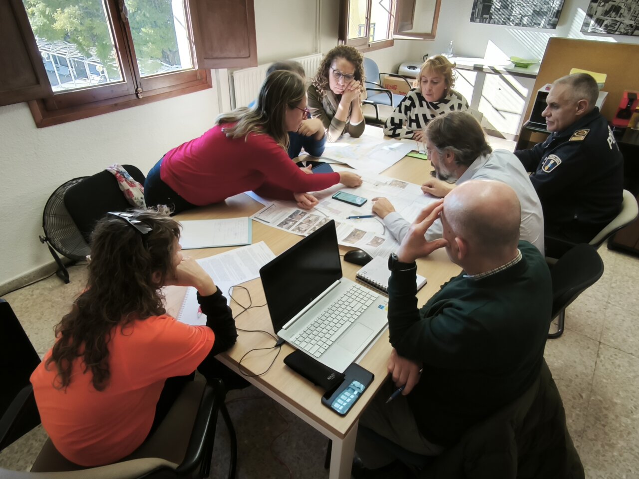 La comisión técnica se reúne para discutir proyectos de reconstrucción en Benetússer.