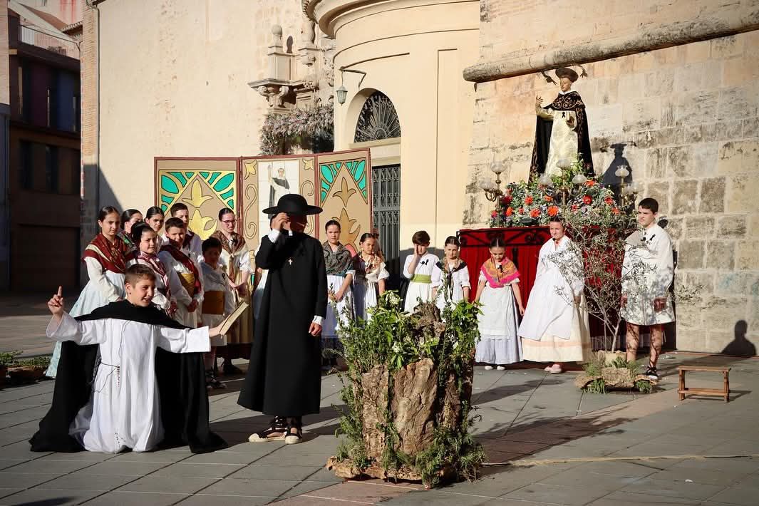 Representación del Grup de Ball de Torrent en honor a San Vicente Ferrer