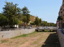 Vista de la saleta en Aldaia con árboles y edificios