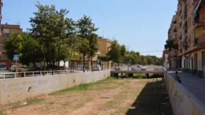 Vista de la saleta en Aldaia con árboles y edificios