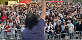 La primera edición del tardeo en Paterna reunió a miles de personas.