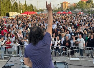 La primera edición del tardeo en Paterna reunió a miles de personas.
