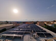 Instalación de paneles solares en el techo del CEIP Rei en Jaume en Foios