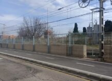 Vista del soterramiento de Serrería con cercas y vías de tren