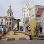 Evento TastArròs en València con stands y visitantes disfrutando