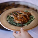 Plato de carne servido en el festival TastArròs en València