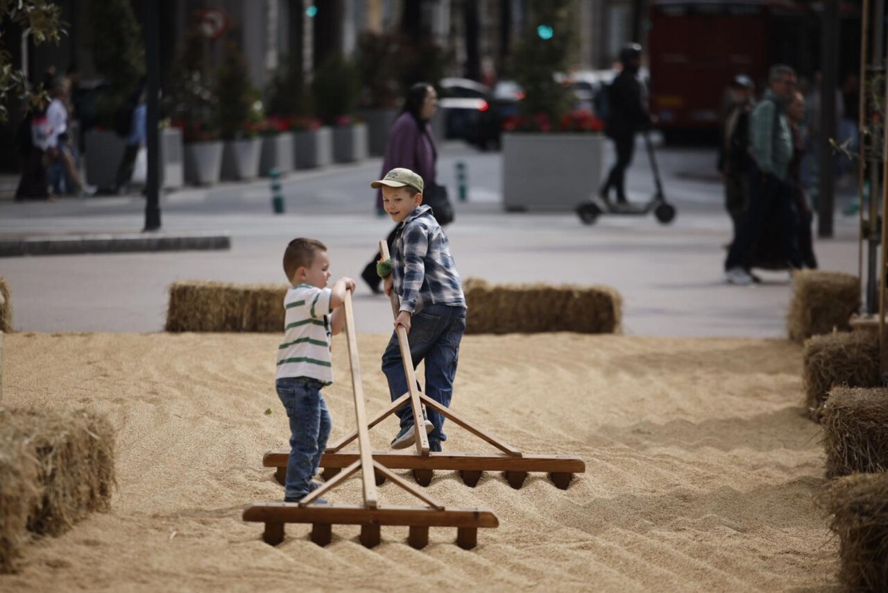Niños jugando en un evento de TastArròs en Valencia