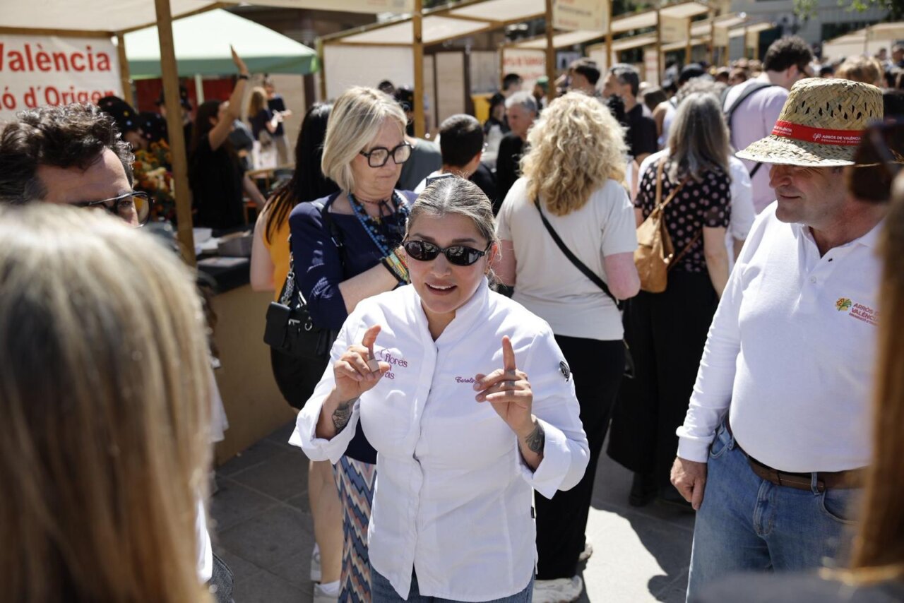 Chef interactuando con asistentes en el TastArròs de València