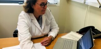 Dra. Belén Merck trabajando en su consultorio sobre hemorroides