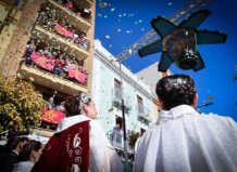 Torrent celebra su tradicional Encuentro Glorioso bajo un sol radiante.