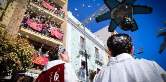 Torrent celebra su tradicional Encuentro Glorioso bajo un sol radiante.