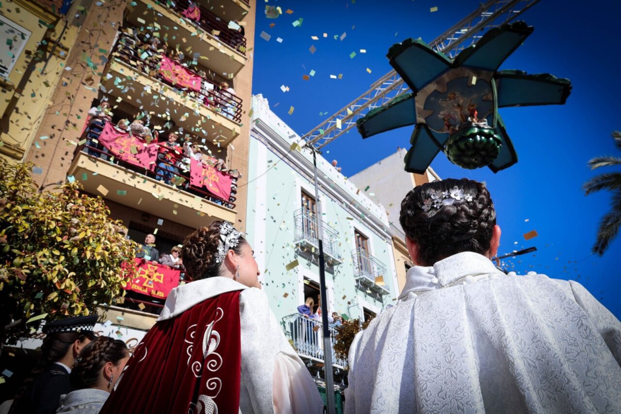 Torrent celebra su tradicional Encuentro Glorioso bajo un sol radiante.