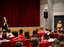 Presentación en el salón de actos de la Mostra de Teatre Escolar en Torrent