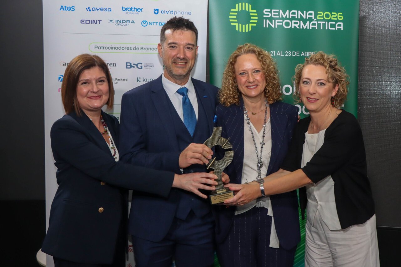 Entrega del Premio Sapiens al proyecto Torrent Conecta por innovación tecnológica