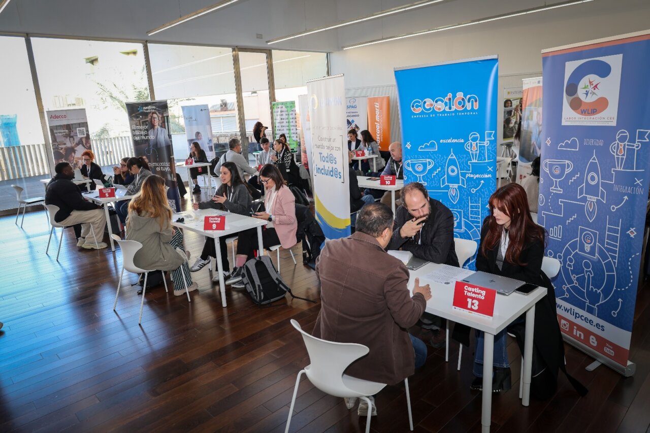 Participantes en maratón de entrevistas laborales en Torrent
