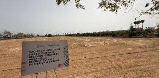 Cartel informativo sobre la limpieza de escombros en Picanya