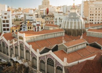 Vista aérea del Mercat Central de València con su arquitectura distintiva