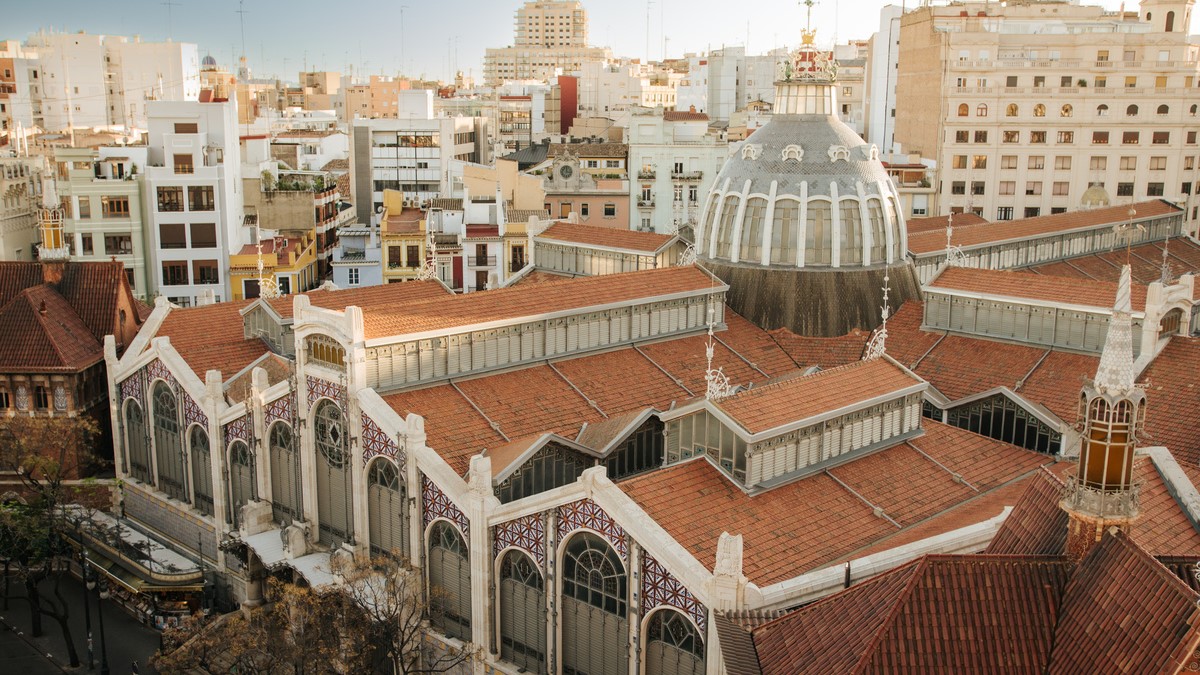 Vista aérea del Mercat Central de València con su arquitectura distintiva