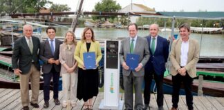 València firma un acuerdo para instalar puntos de carga para barcas eléctricas en l'Albufera.