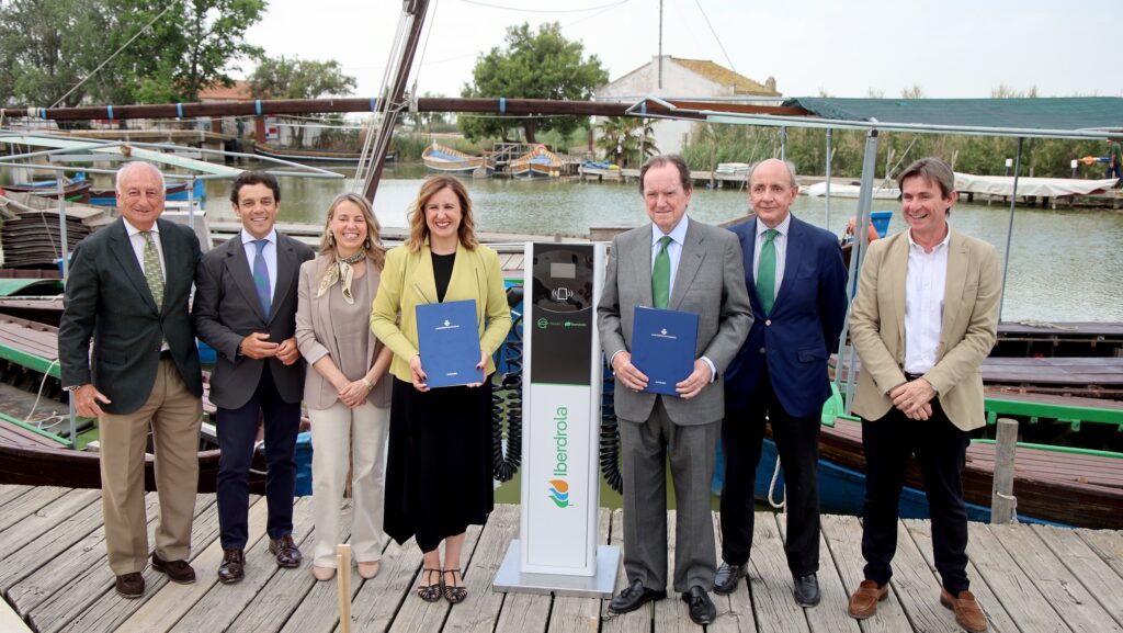València firma un acuerdo para instalar puntos de carga para barcas eléctricas en l'Albufera.