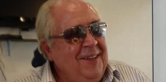 Vicent Martínez Marco, figura histórica del valencianismo político, sonriente con gafas de sol.