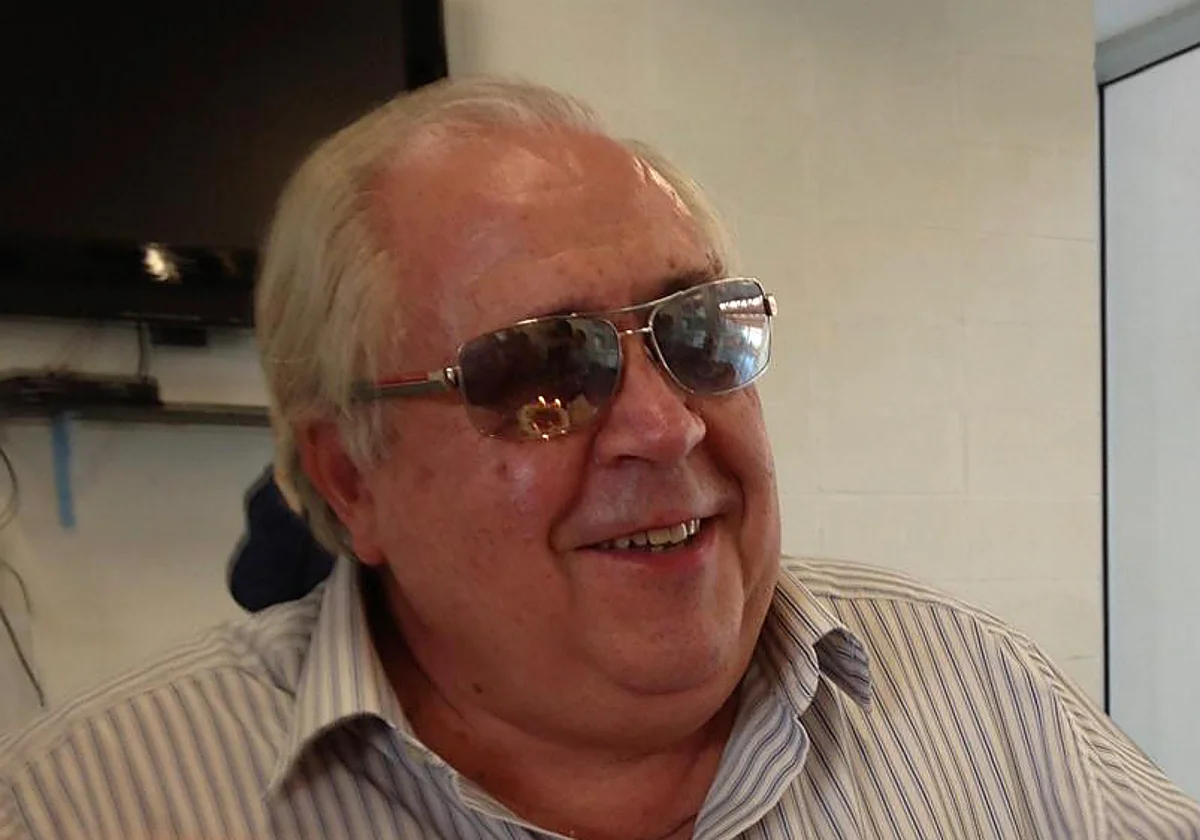 Vicent Martínez Marco, figura histórica del valencianismo político, sonriente con gafas de sol.