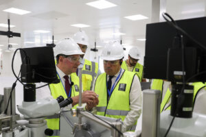 Visita a la futura fábrica de válvulas cardíacas de Edwards Lifesciences en Moncada