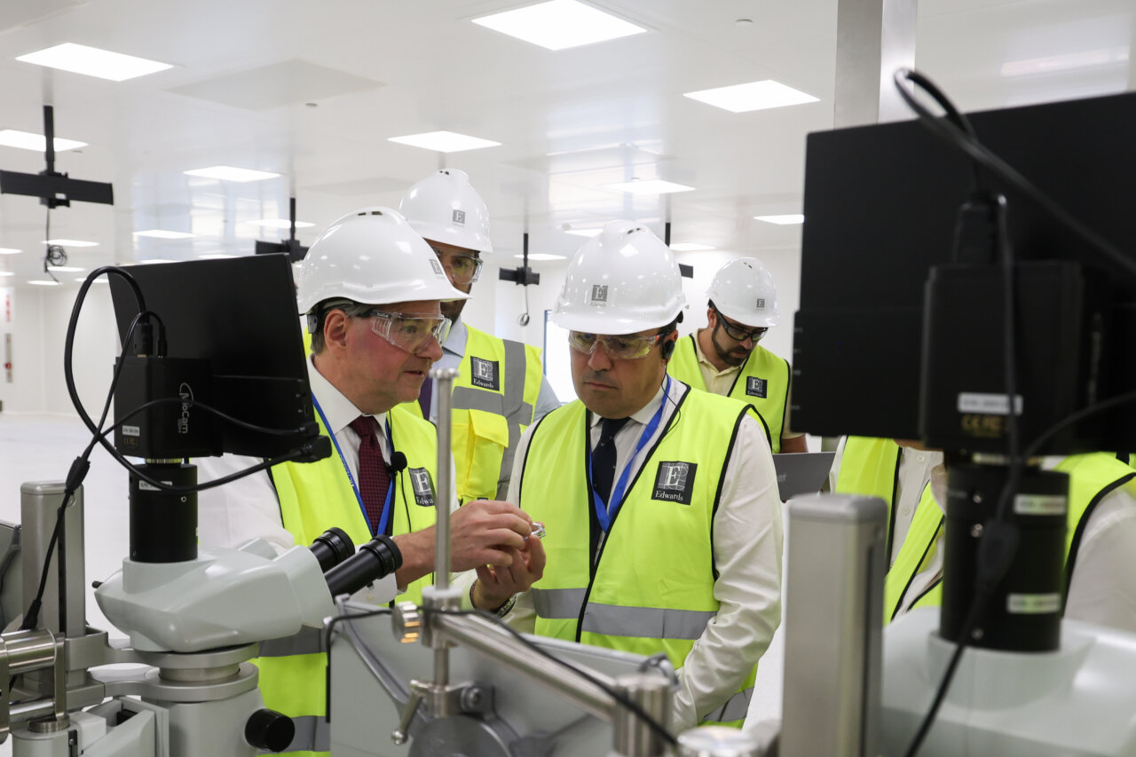 Visita a la futura fábrica de válvulas cardíacas de Edwards Lifesciences en Moncada