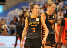 Jugadoras de Valencia Basket en partido contra Durán Maquinaria Ensino