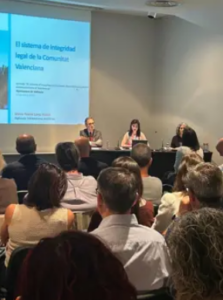 El Ayuntamiento de València y la Agencia Valenciana Antifraude forman a los empleados públicos en el Palau de la Música para reforzar la prevención de la corrupción y la gestión de conflictos de interés