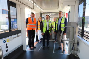 El president de la Generalitat visita la planta de Stadler