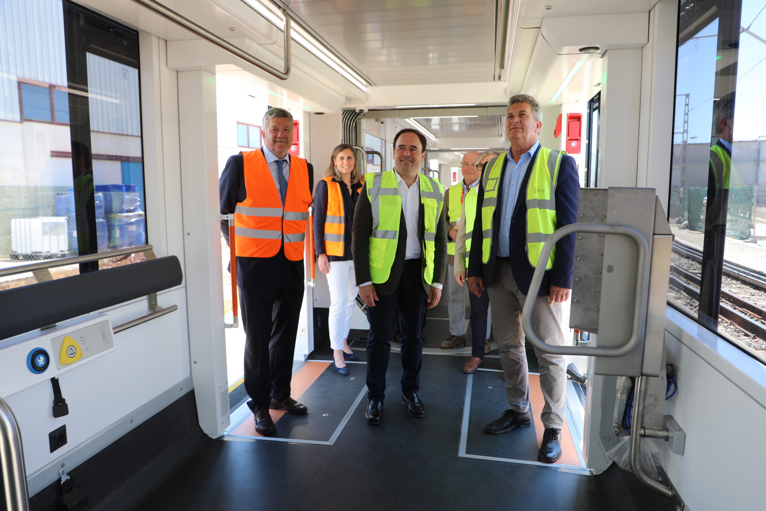 El president de la Generalitat visita la planta de Stadler
